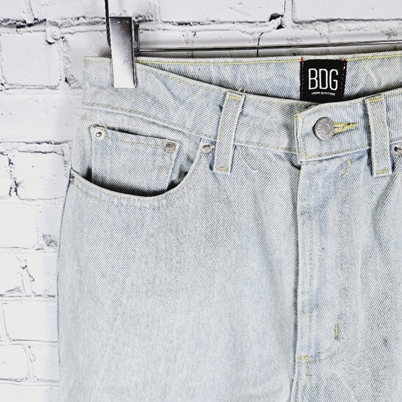 BDG URBAN OUTFITTERS | Mom high rise light wash tapered leg jeans - Picture 3 of 12